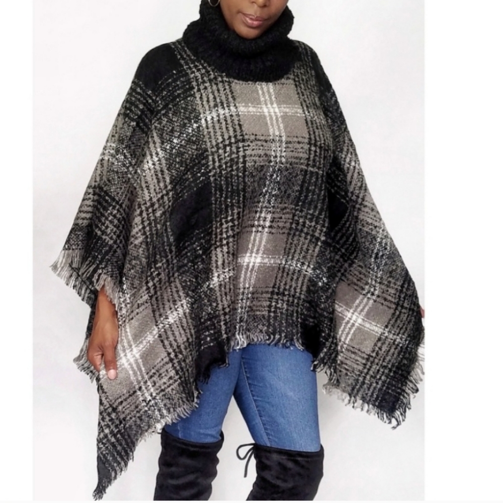 Lightweight Turtleneck Poncho